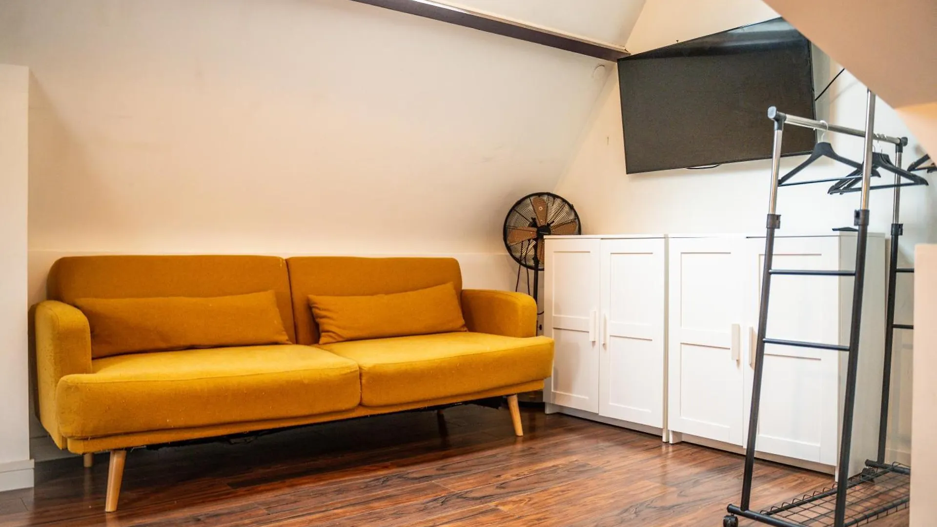 Holiday home Charmant Pavillon Et Jardin Choisy-le-Roi