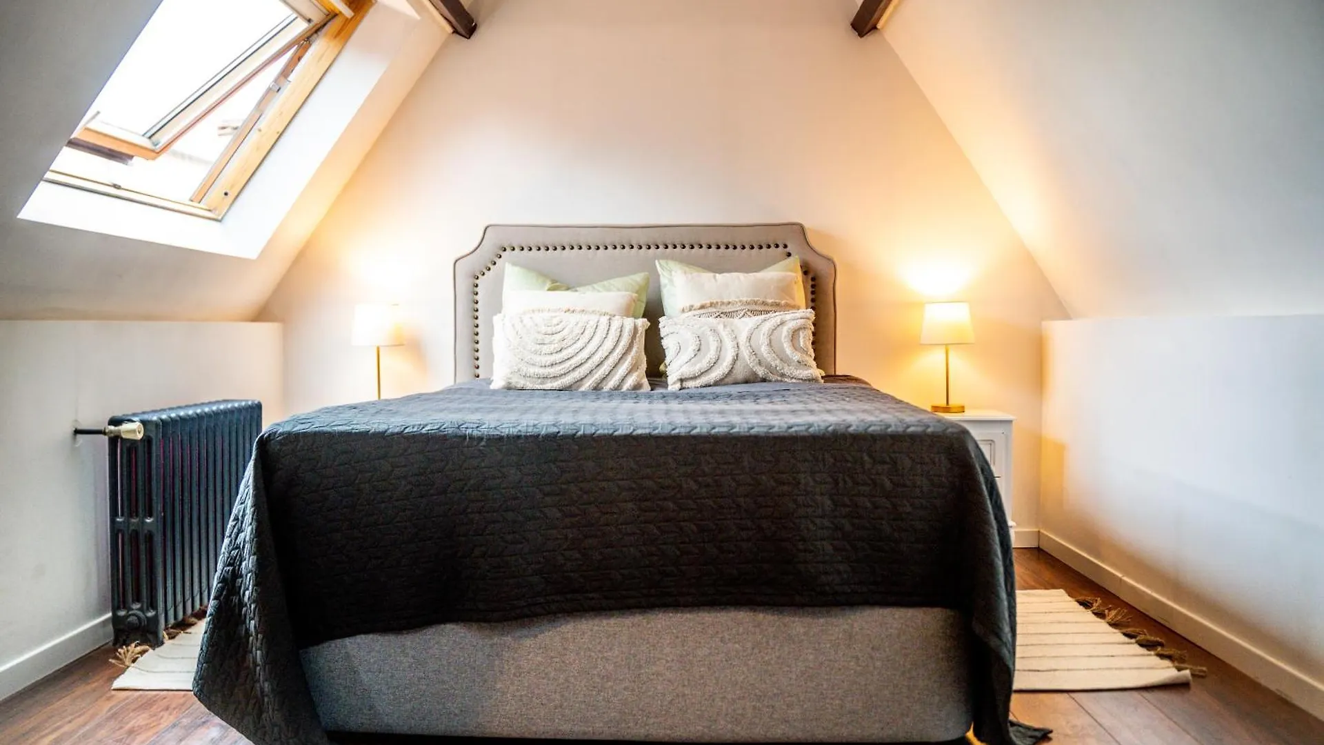 Holiday home Charmant Pavillon Et Jardin Choisy-le-Roi France